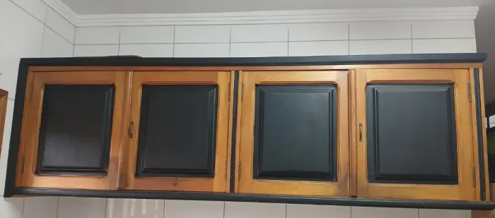 Armário de cozinha - madeira maciça