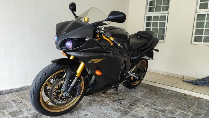 Yamaha r1