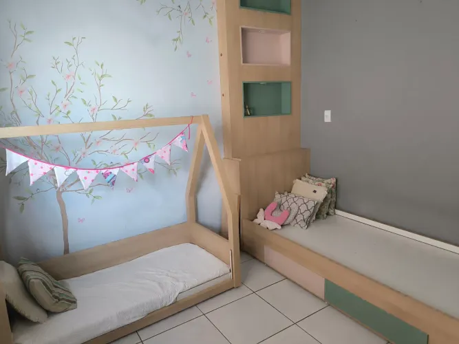 Jogo de quarto infantil.