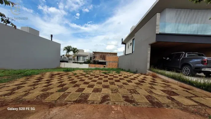 Terreno à venda em Londrina, Industrial, com 250 m², Condomínio Bella Vitta