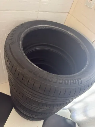 Pneus aro 18 225/50 Bridgestone pouco uso