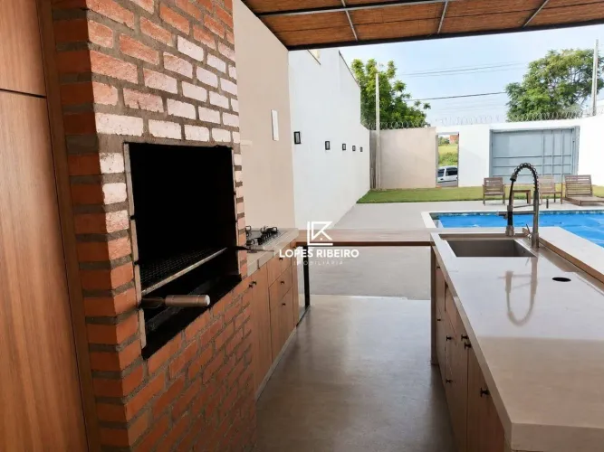 Espaço Sofisticado com Piscina e Área Gourmet para Uso Residencial ou Comercial