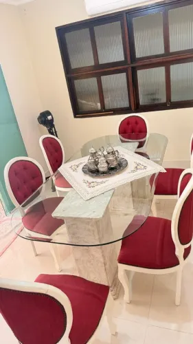 Mesa de vidro com base de mármore travertino(acompanha 6 cadeiras)