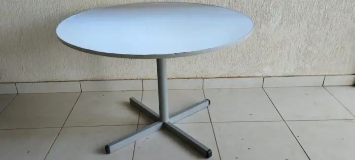 Mesa redonda de escritório