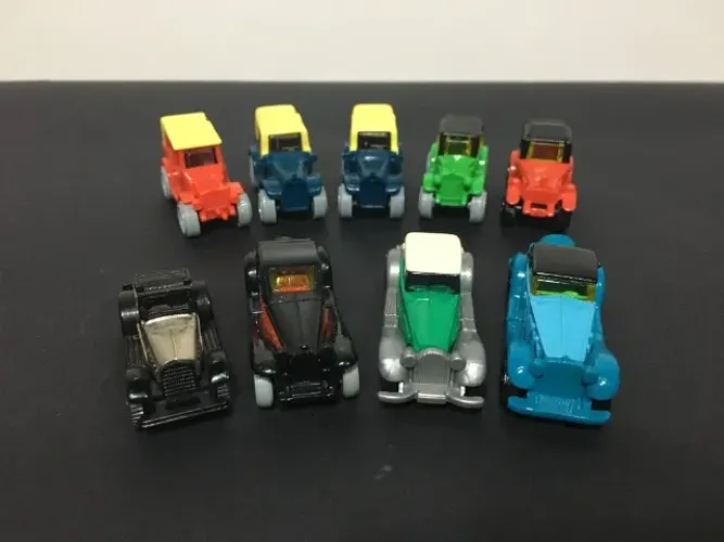 Lote 9 Carros Veículos Carrinhos Antigos K93 e K95 Kinder Ovo Anos 90 1993 / 1995