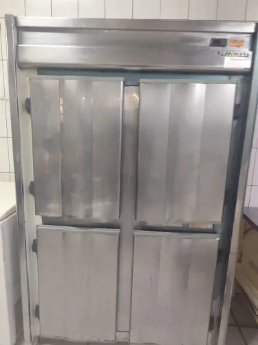 Geladeira inox 4 portas industrial 