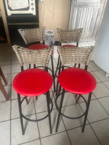 Vendo 4 cadeiras altas