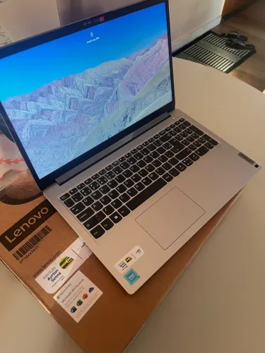 Notebook novo na caixa