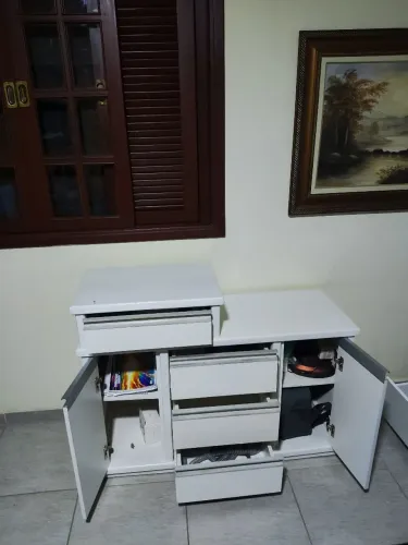 Vendo cômoda de madeira, bom estado!