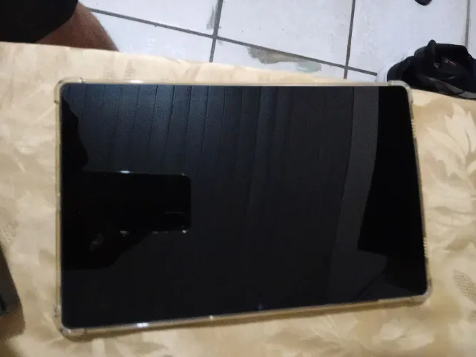 Tablet lenovo 10.6 pegadas