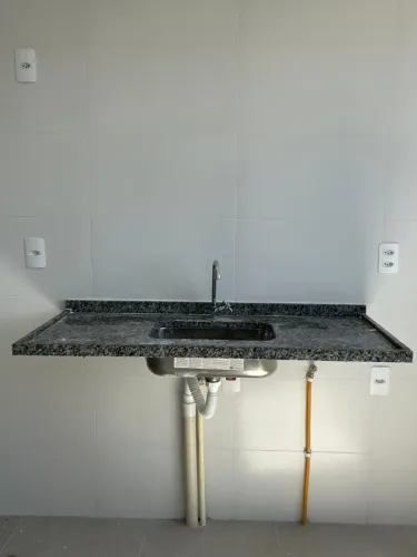 Pia cozinha granito arabesco 1,2x0,7 com acessórios sem frontão 