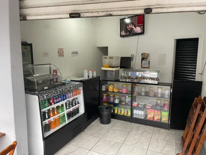 Vendo equipamentos pra lanchonete tudo em bom estado
