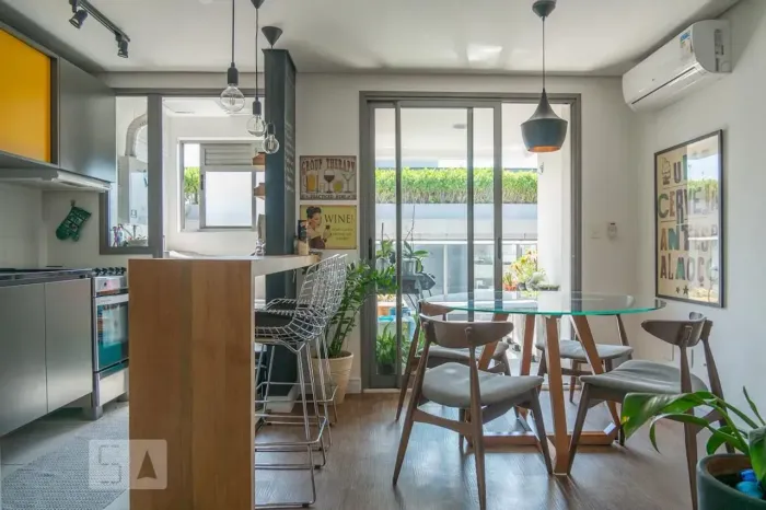 Apto reformado para venda possui 56 m² - 2 quartos e 1 vaga - Vila Madalena - SP