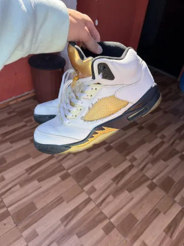 Air Jordan 5 Retro "Olympic" (White/Metallic Gold Coin/Black).
