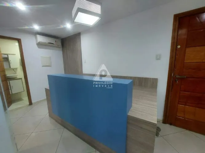 Ponto comercial mobiliado à venda no Centro da Região Blue, RJ 4 salas, 3 elevadores