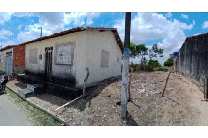 VENDE-SE CASA + TERRENO LATERAL