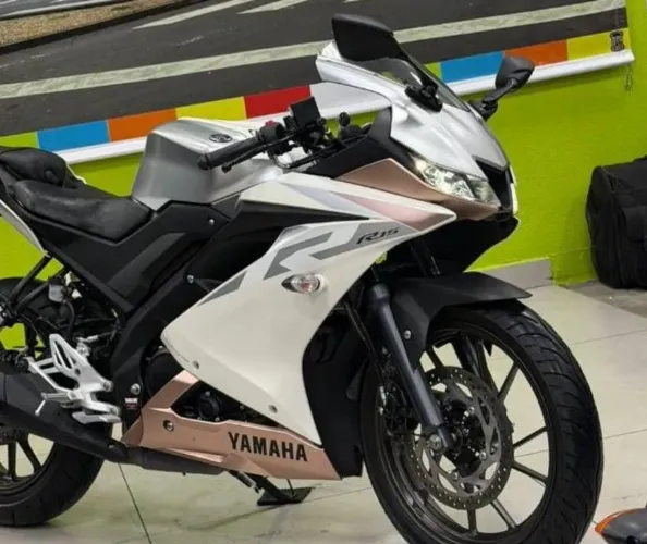 R 15 Yamaha