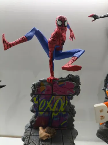 Spider Man / pani park/ e mare Morales.