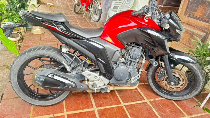 Vendo Yamaha FZ25 23/24