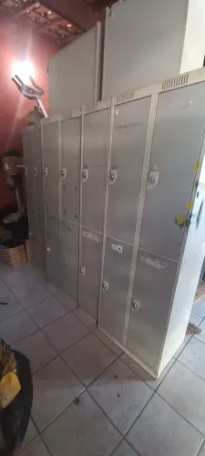 Guarda-volumes 4 e 2 portas (podendo ser vendidos separadamente) usados 