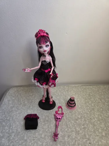 Draculaura 1600 anos - Monster high
