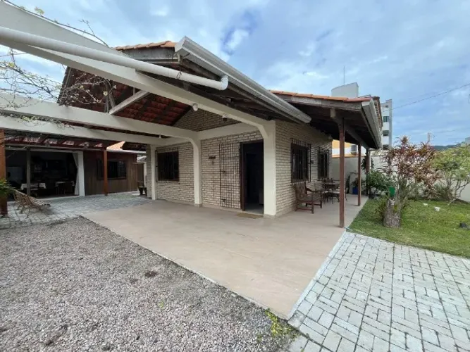 Casa para 12 pessoas com piscina ideal para suas férias