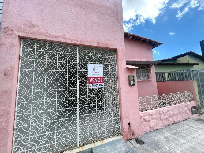 casa no alecrim de rua proximo a Alexandrino de Alencar com escritura