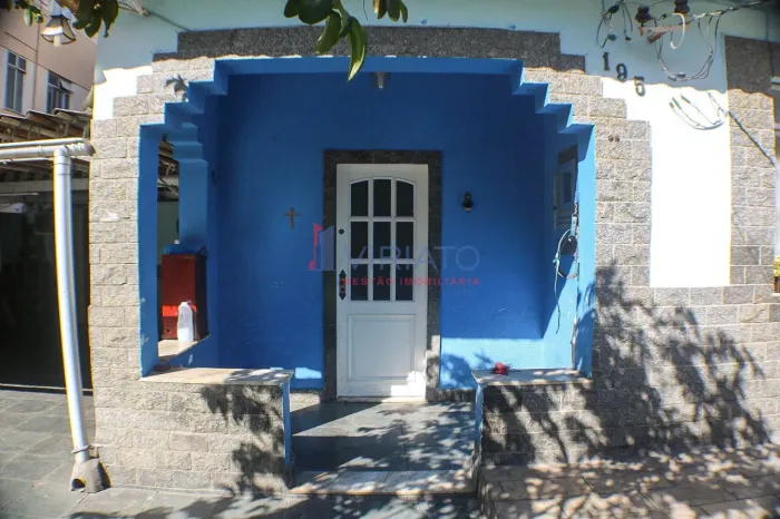 Casa à venda com 2 quartos, piscina, churrasqueira, vaga para 3 carros por R$ 500.000,00 -
