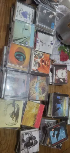 Vendo minha coleção de CDs de bandas alternativas