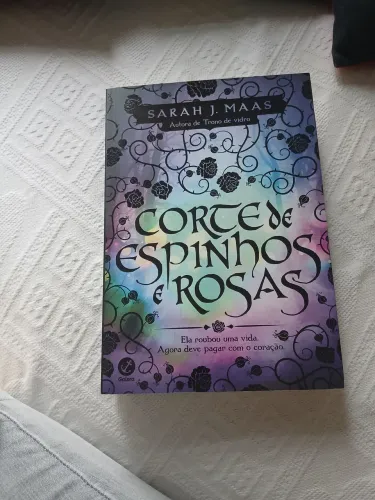Livro - Corte de Espinhos e Rosas