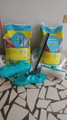 Argamassa Autonivelante Interno 20kg Cinza Nivela Rápido Quartzolit - METADE DO PREÇO!!!
