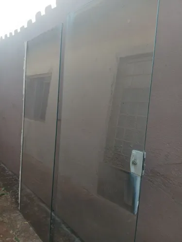 Porta de vidro R$ 1,500