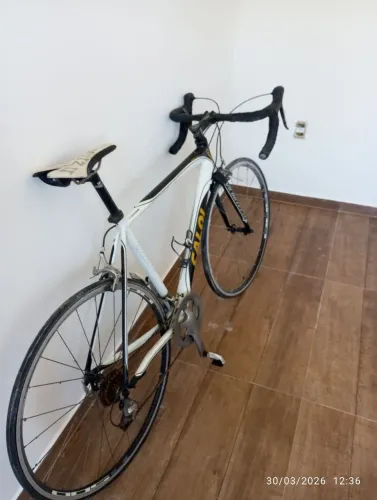 Bicicleta speed Caloi Strada tiagra. Vc se