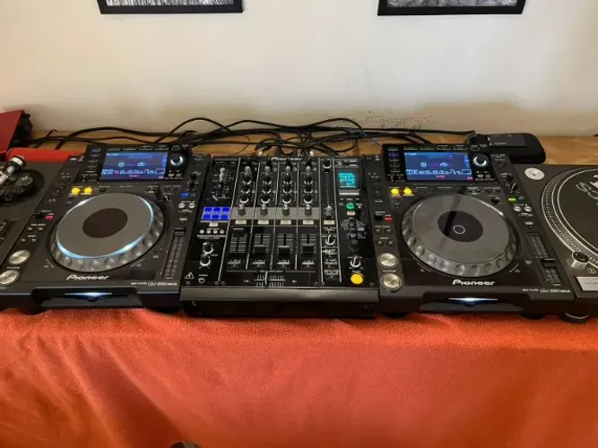 CDJS 2000 NEXUS + MIXER DMJ 900 NEXUS