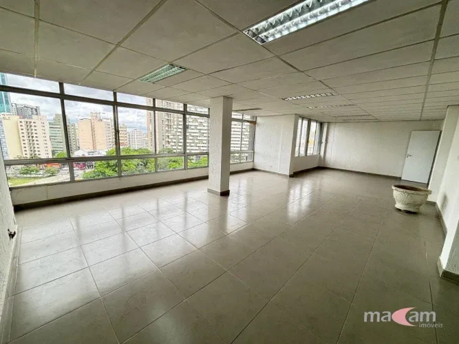 CONJUNTO COMERCIAL COM 195m²
