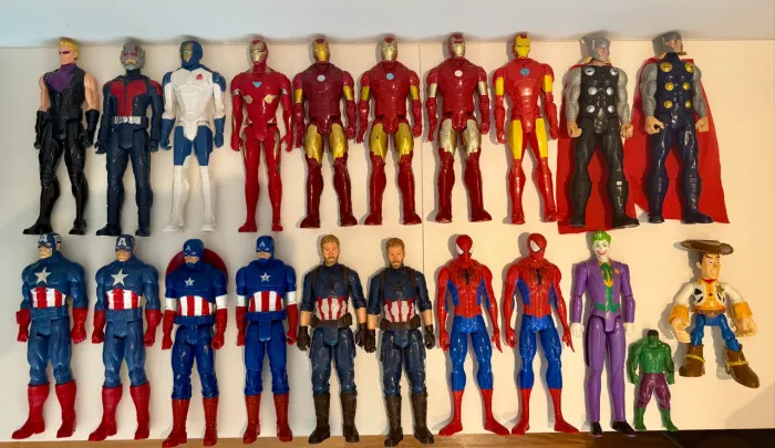 Bonecos Heróis Marvel e outros personagens - R$ 25,00 cada