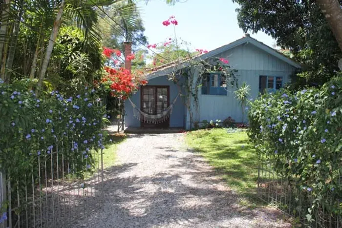 Casa aconchegante no Porto da Lagoa com 2 dormitórios + escritório