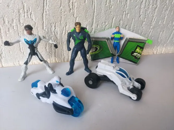Lote Bonecos e Veículos Max Steel - Coleção McLanche Feliz