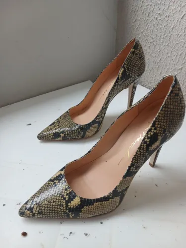 SCARPIN SALTO ALTO LUIZA BARCELOS EM COURO COBRA ANIMAL PRINT N° 39