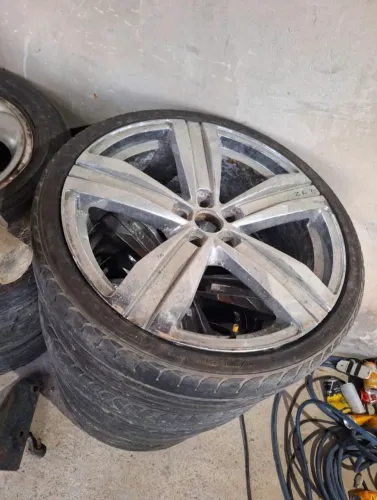 Jogo de Rodas aro 20 pneus 225/35 R20