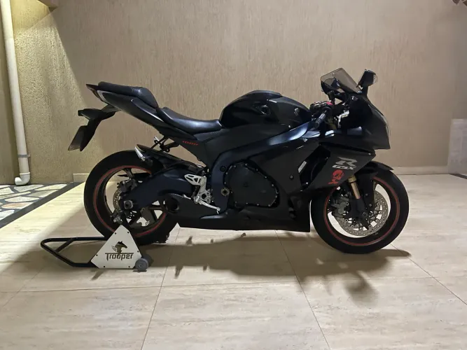 Srad 1.000cc preta 2012