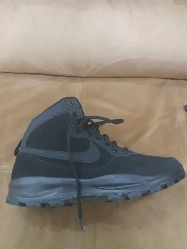bota nike manoadome black