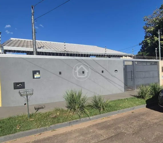 CASA COM 3 DORMITORIOS E ENERGIA SOLAR