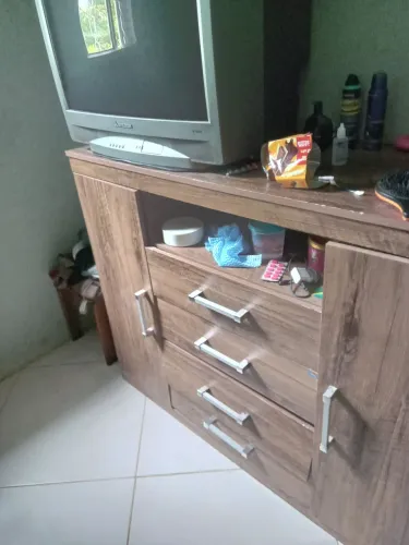 Cômoda com 4 gavetas