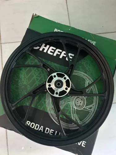 Roda dianteiro pé de galinha, serve para 160 e 150 Motivo da venda, comprei e veio errado 