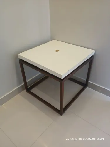 2 Mesas de Madeira