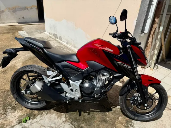 Honda CB 300F Twister ABS 2025 - Vermelha - Impecável
