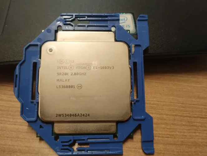 Processador Intel XEON ES-16 V3