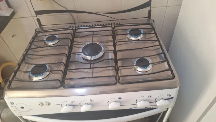 Fogão 5 bocas, acendedor eletrico, forno e gril 