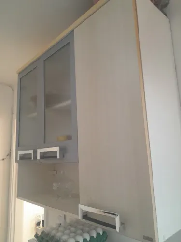 Armário de Parede com Portas de Vidro (Somente o móvel)